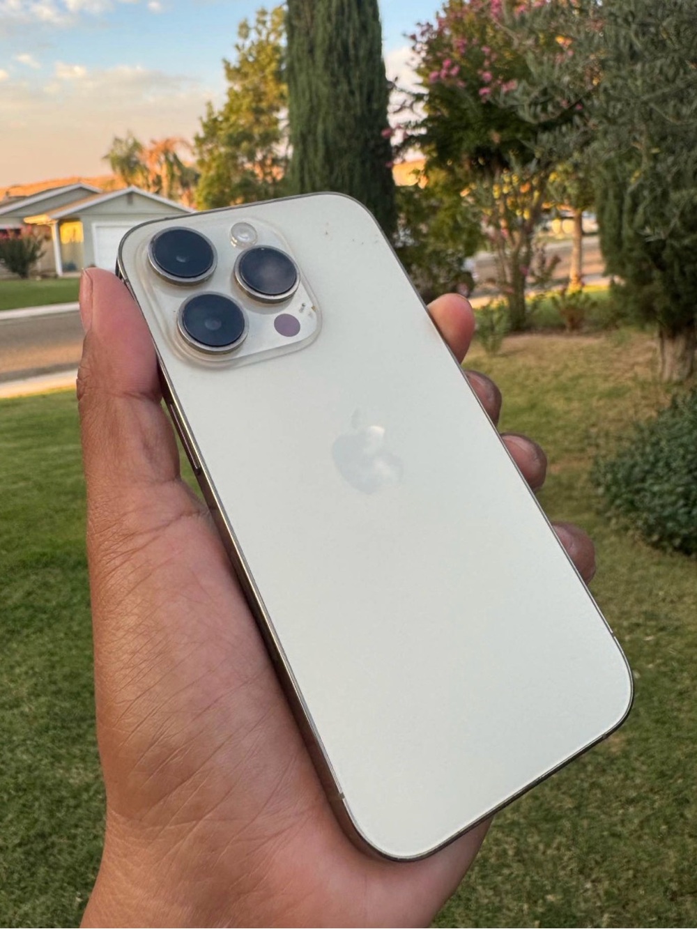 iPhone 14 Pro - Picture 2 of 5